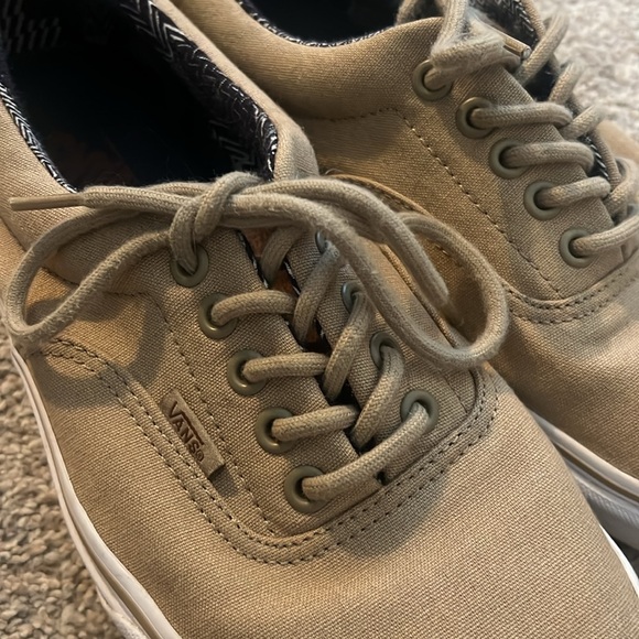 Vans - Picture 2 of 6